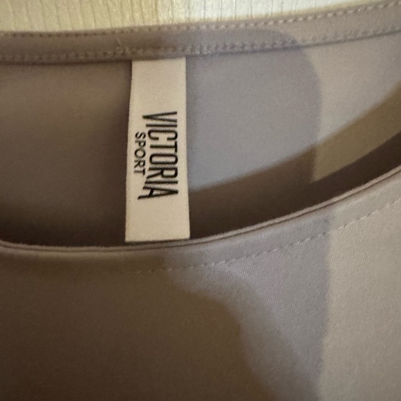 Victoria Secret Athletic Crop Top Long Sleeve Size XS 
EUC - Picture 4 of 7